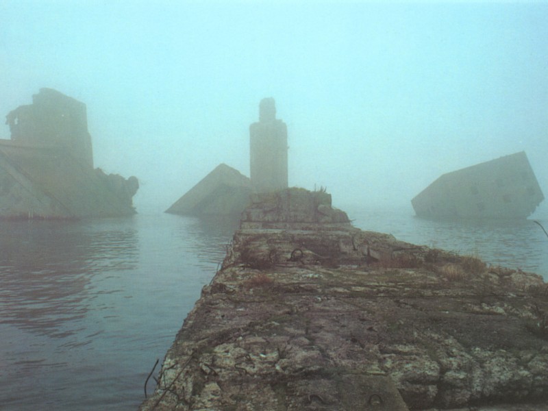 U-Boot-Bunkerruine "Kilian" im Nebel